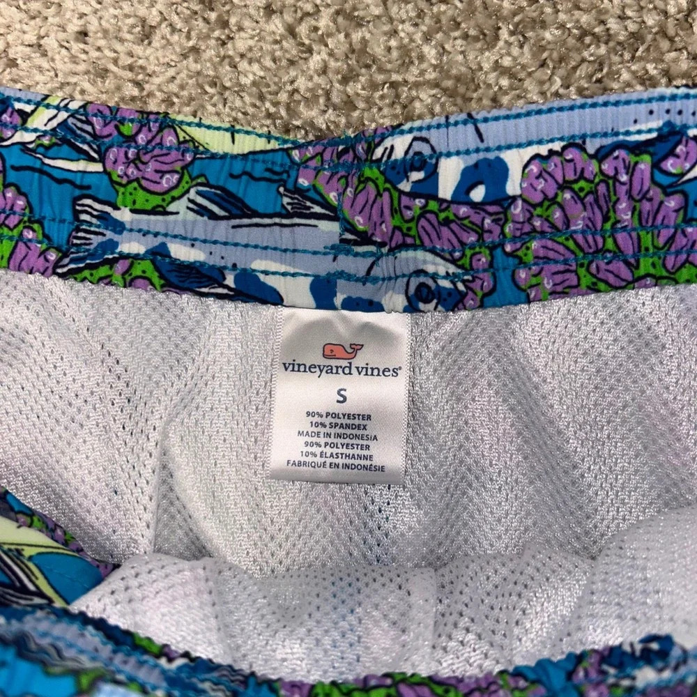 Vineyard Vines Swim Trunks Mesh Lined Men Size Small Fish Coral AOP Beach‎